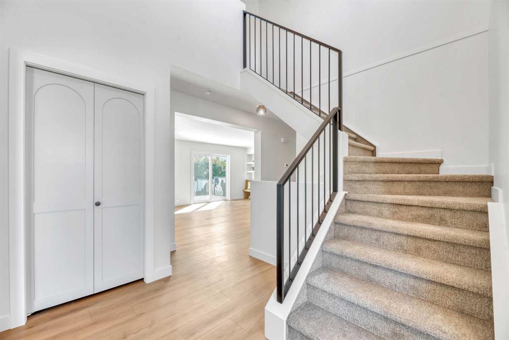 238 Hawktree Bay NW, Calgary 4