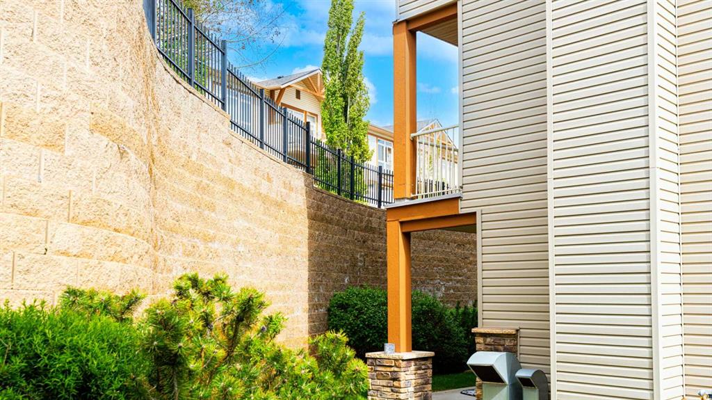 1 169 Rockyledge View NW, Calgary 5