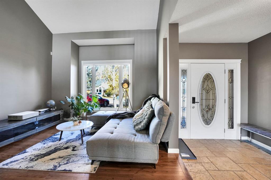 331 Wood Valley Bay SW, Calgary 2