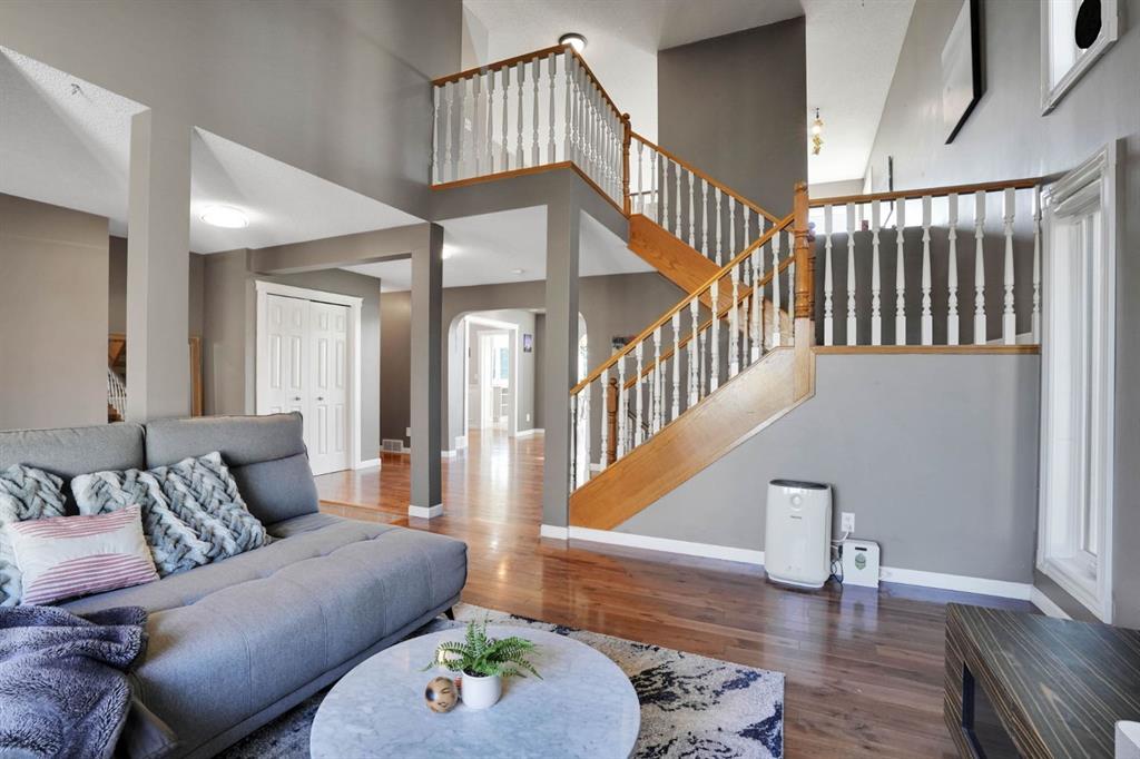 331 Wood Valley Bay SW, Calgary 3