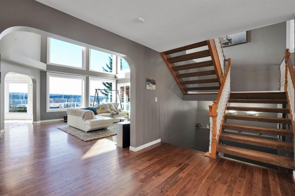 331 Wood Valley Bay SW, Calgary 4