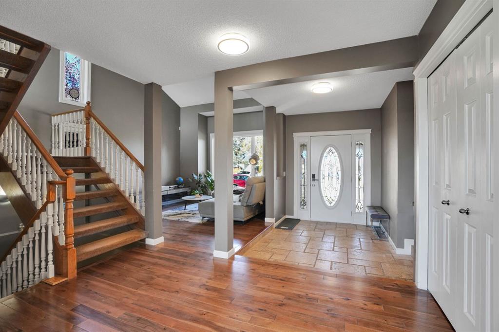 331 Wood Valley Bay SW, Calgary 5
