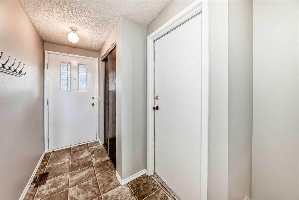 6909 Ranchero Road NW, Calgary 4